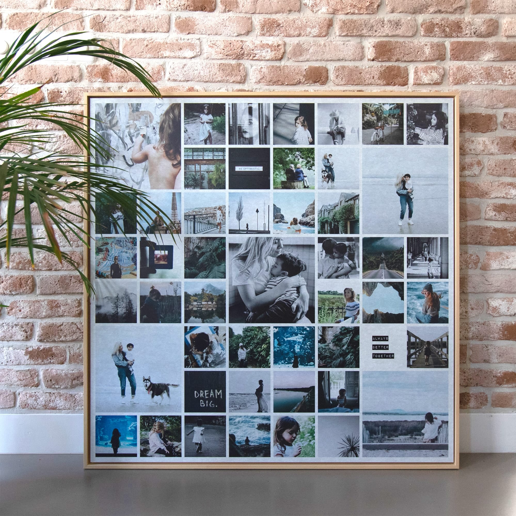 Instawall Akoestisch Square 1:1 fotocollage wanddecoratie met houten frame tegen bakstenen muur