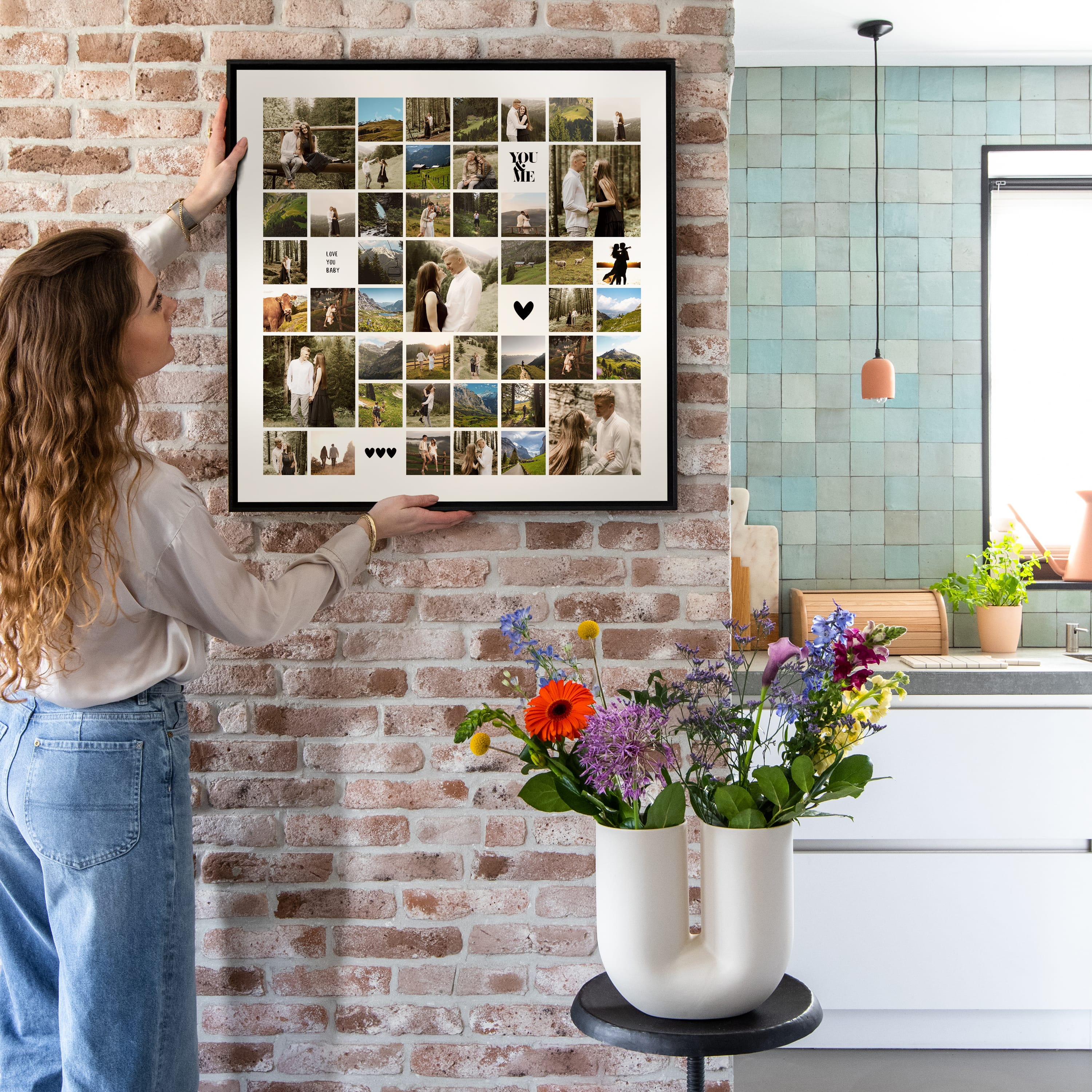 Instawall Akoestisch Square 1:1 fotocollage in zwart kader als wanddecoratie in industrieel interieur