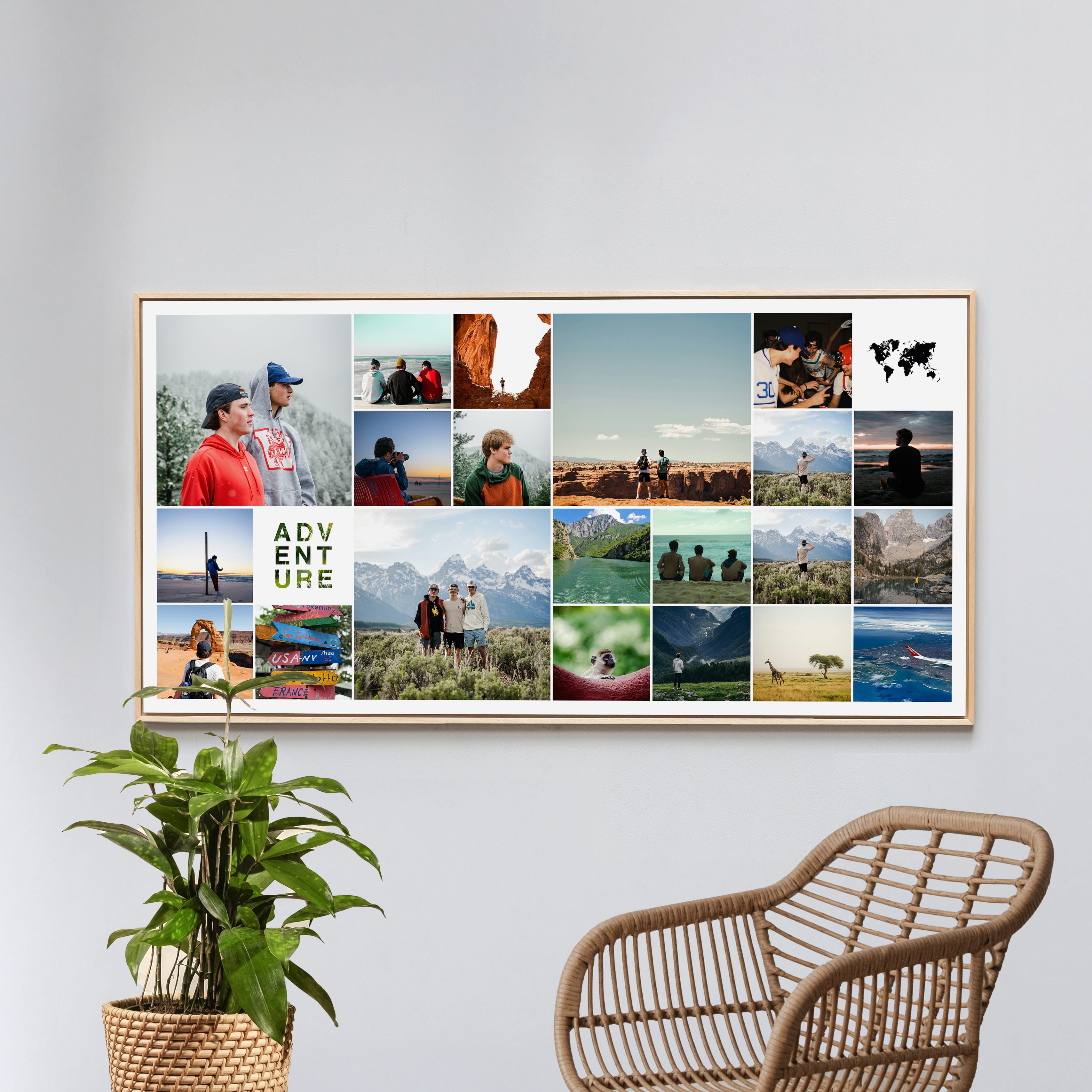 Instawall Akoestisch Wide 2:1 fotocollage in houten lijst aan lichte wand met kamerplant