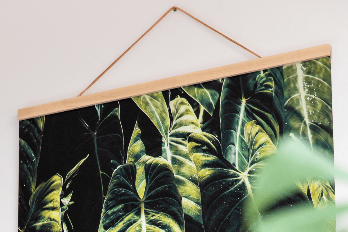 Fotovergroting Poster Landscape 4:3 met groen bladmotief en houten bovenrand, Instawall Prints