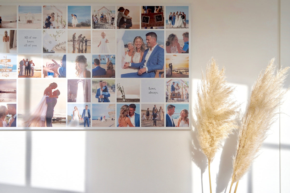Persoonlijke foto als wanddecoratie in een rustige woonkamer